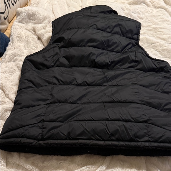 Time and Tru Black Puffer Vest - Picture 2 of 5
